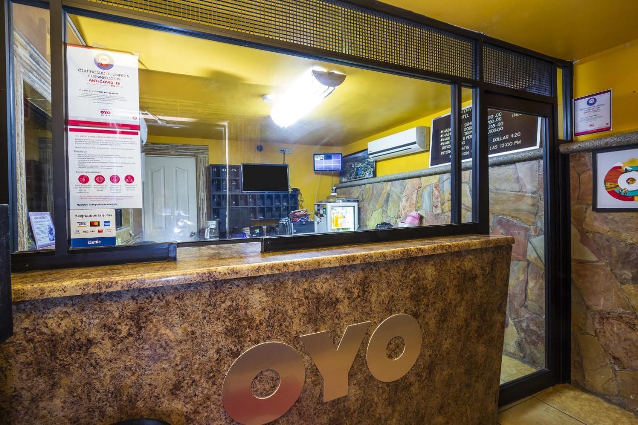 Oyo Hotel San Gilberto 埃莫西约 外观 照片