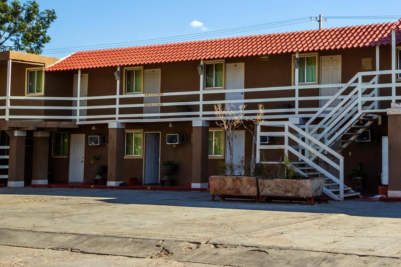 Oyo Hotel San Gilberto 埃莫西约 外观 照片